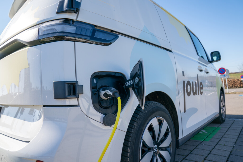 Un véhicule électrique de la société Joule en charge