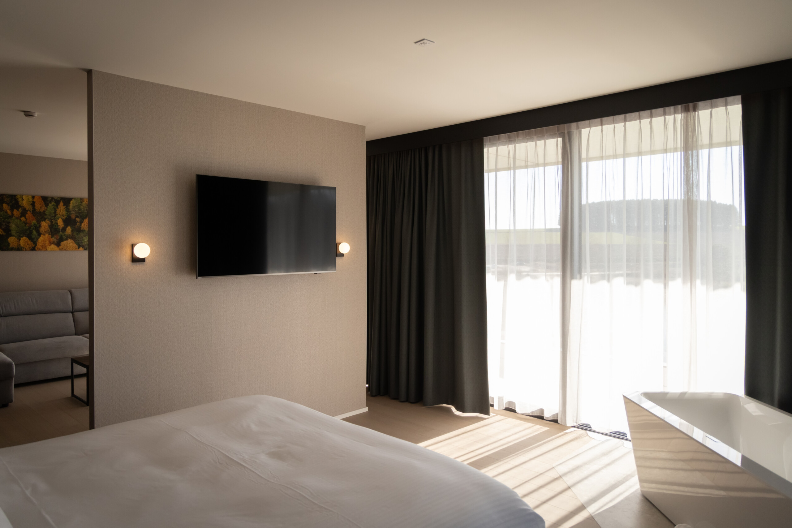 Design épuré et matériaux nobles: la signature de ces chambres et suites correspond à la sobriété recherchée par cet hôtel 4 étoiles supérieures (crédit : Laurent Antonelli/agence Blitz).