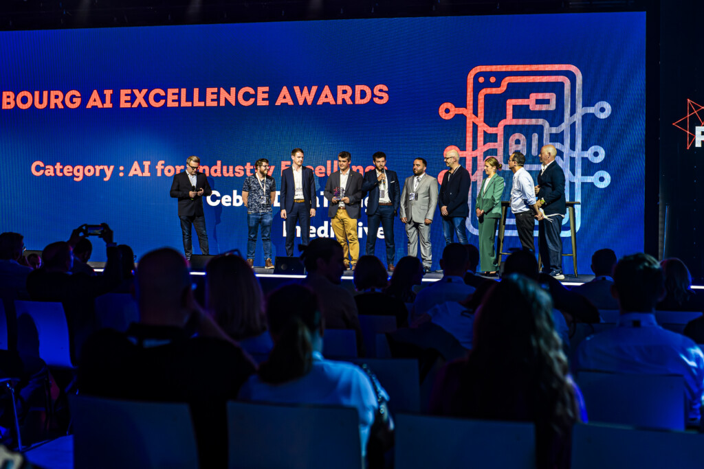 Les équipes Cebi et Data Things recevant l'Award AI for Industry excellence