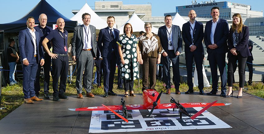 Vol inaugural réussi : le drone GRIFFIN transporte un échantillon sanguin  par voie aérienne