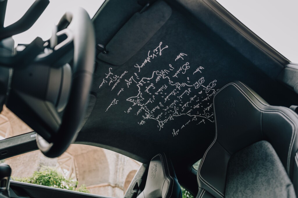 le ciel de toit de la porsche