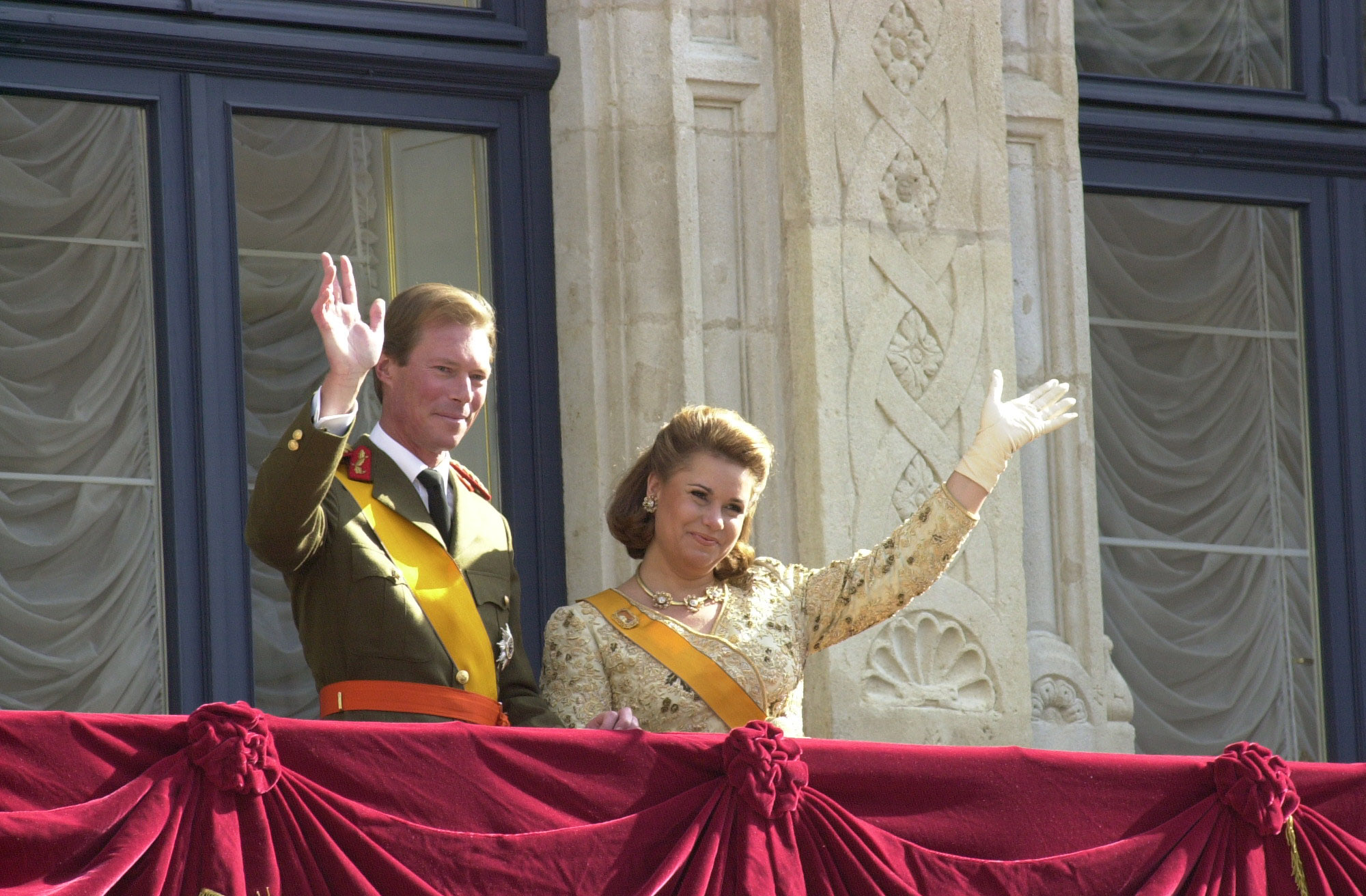 Le magazine Merkur publie en 2000, un reportage spécial sur l'avénement au Trône de S.A.R. le Grand-Duc Henri (crédit: SIP)