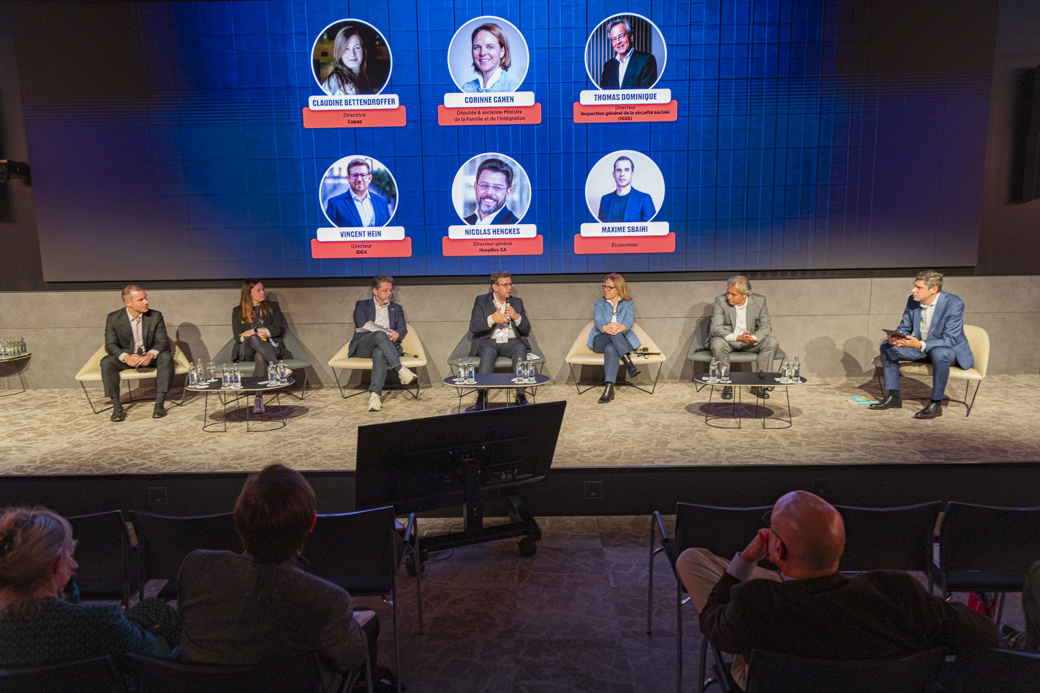 Claudine Bettendroffer (Copas), Corinne Cahen (députée et ancienne ministre de la Famille), Thomas Dominique (Inspection générale de la sécurité sociale), Vincent Hein (fondation Idea) et Nicolas Henckes (Hospilux SA) ont abordé les effets de la dénatalité au Luxembourg (crédit : Charly Petit/Chambre de Commerce).