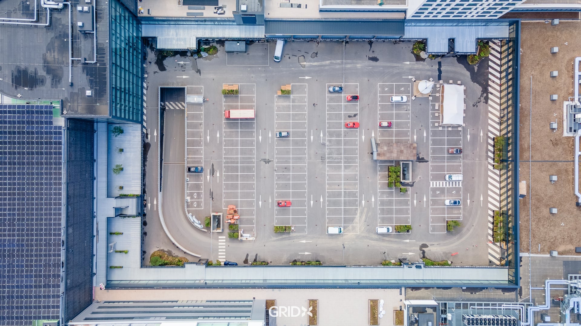 Le site dispose de 1500 places de stationnement (photo : GRIDX)