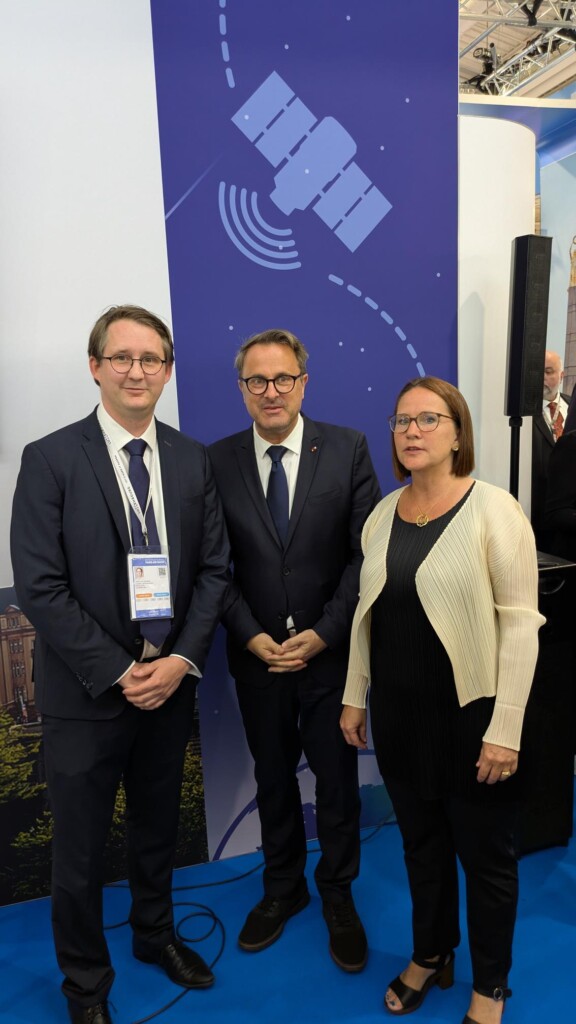 trois personnalités luxembourgeoises posent au salon du bourget