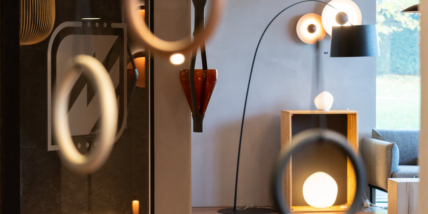 plusieurs modèles de luminaire dans le showroom Minusines à Gasperich