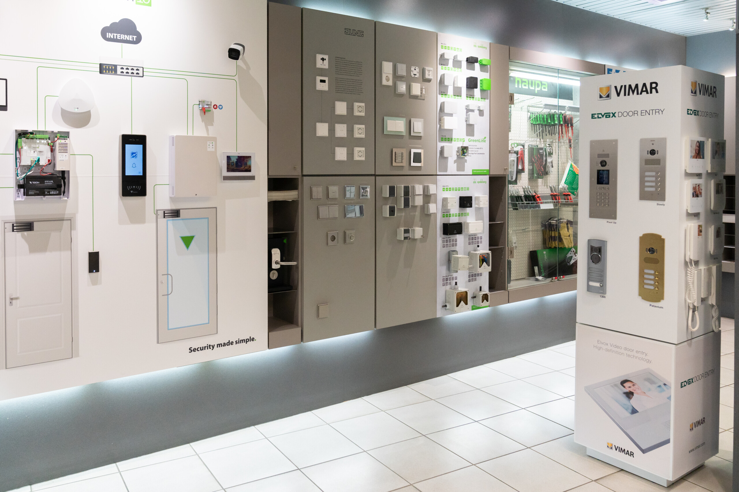 Les produits proposés par Minusines permettent de concevoir une installation électrique complète pour tous types de bâtiments. (crédit : Emmanuel Claude / Focalize)