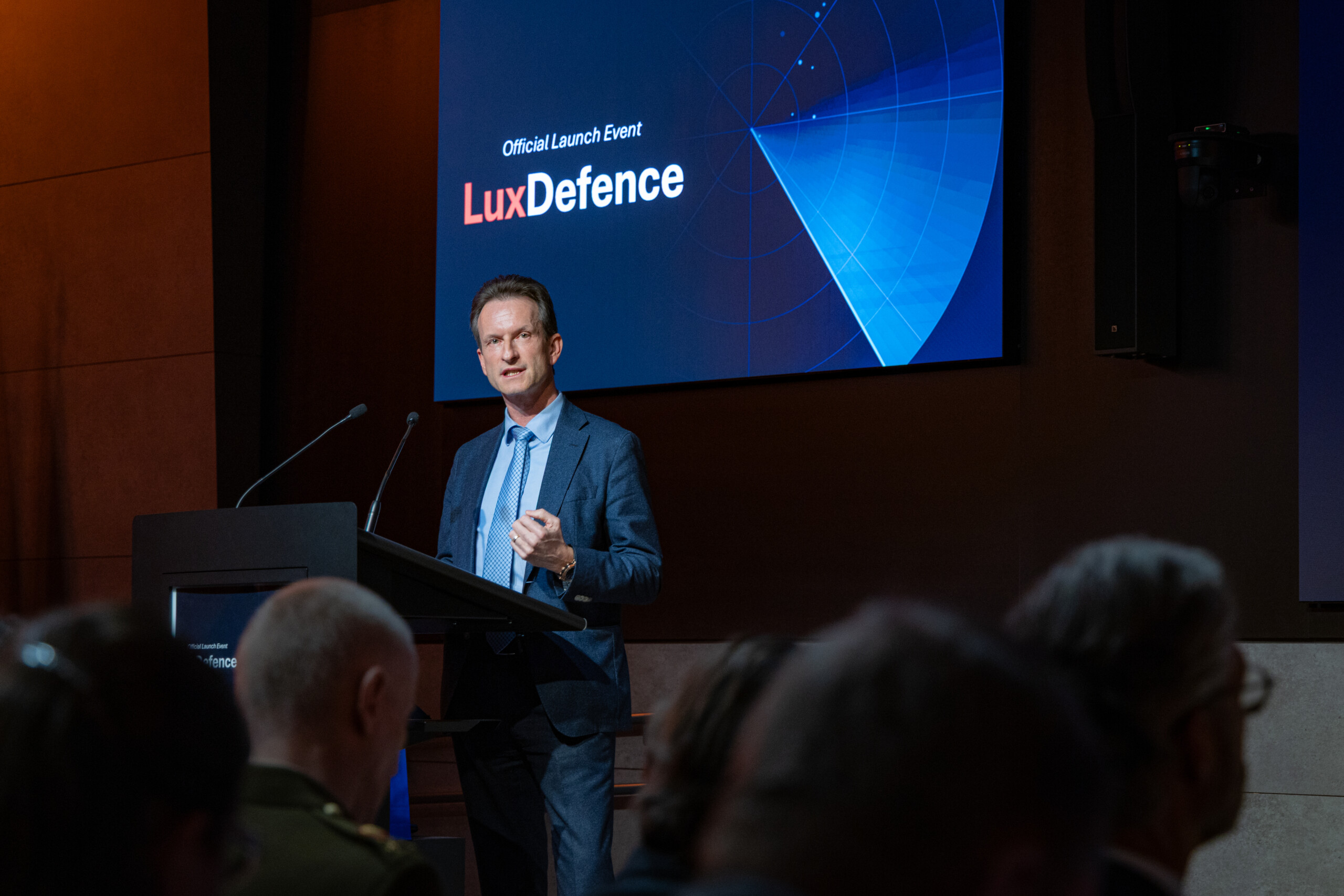 Le directeur général de la Chambre de Commerce Carlo Thelen en est convaincu : « La défense et la sécurité ne relèvent pas uniquement de la responsabilité des gouvernements, mais peuvent aussi être de puissants moteurs de développement industriel et technologique. »