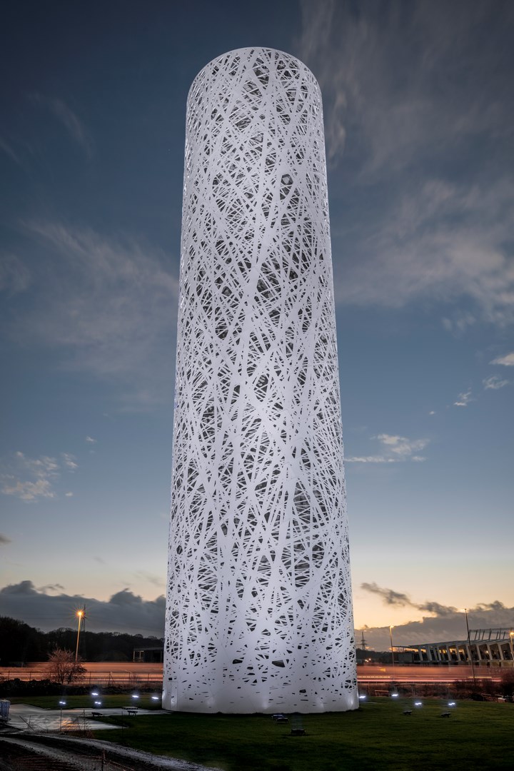 Le château d'eau de Gasperich, une réalisation monumentale qui borde l'autoroute (crédit : Perrard)