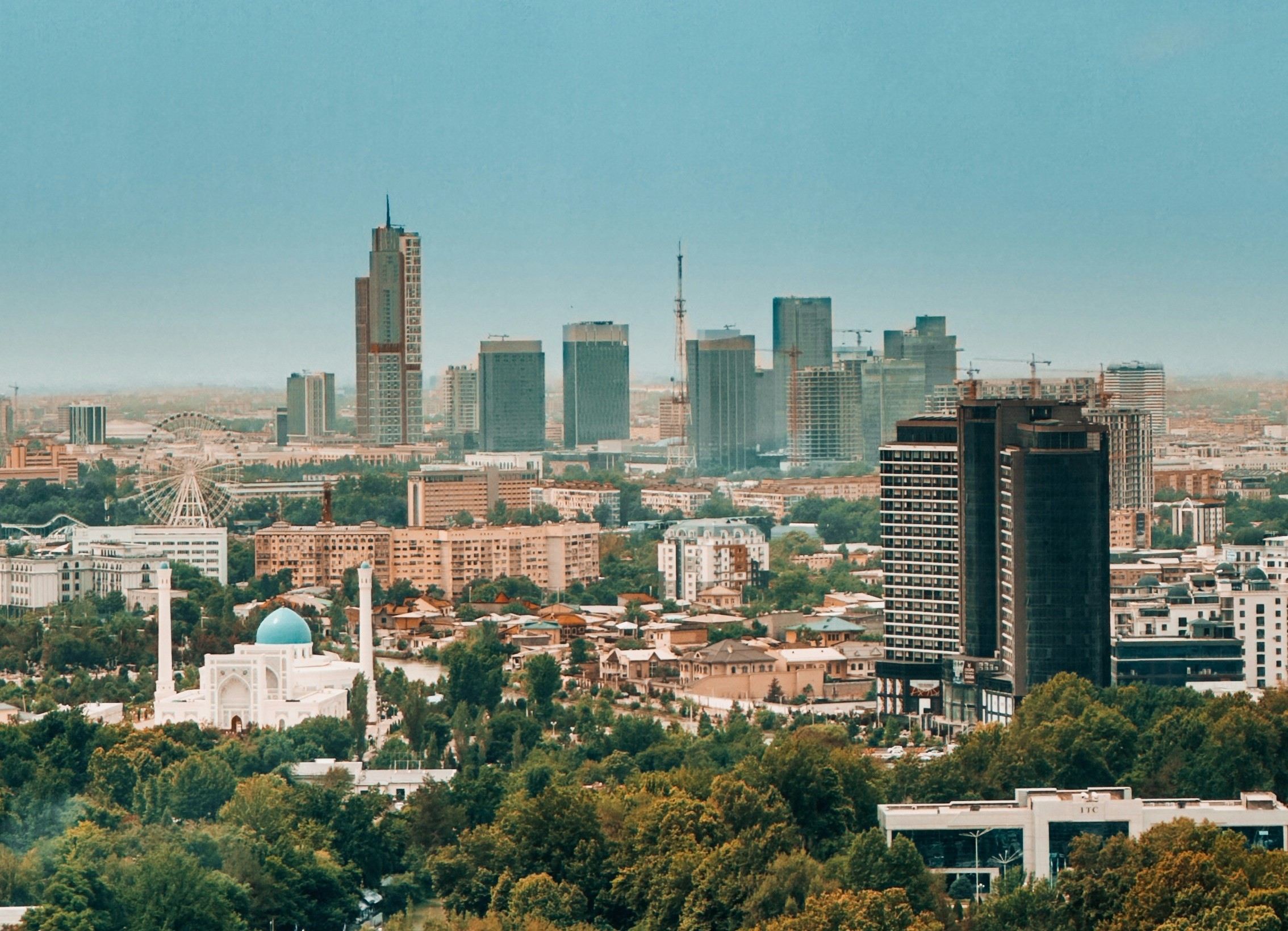 La mission au Kazakhstan sera l'occasion d'aller découvrir les opportunités offertes par le marché voisin, l'Ouzbékistan et sa capitale Tachkent. (crédit : zbs / unsplash)