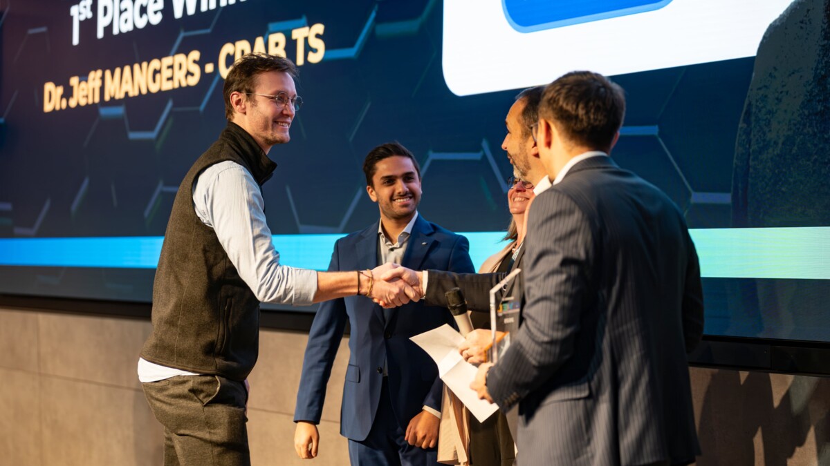 Crab met la pince sur le trophée CYEL 2025