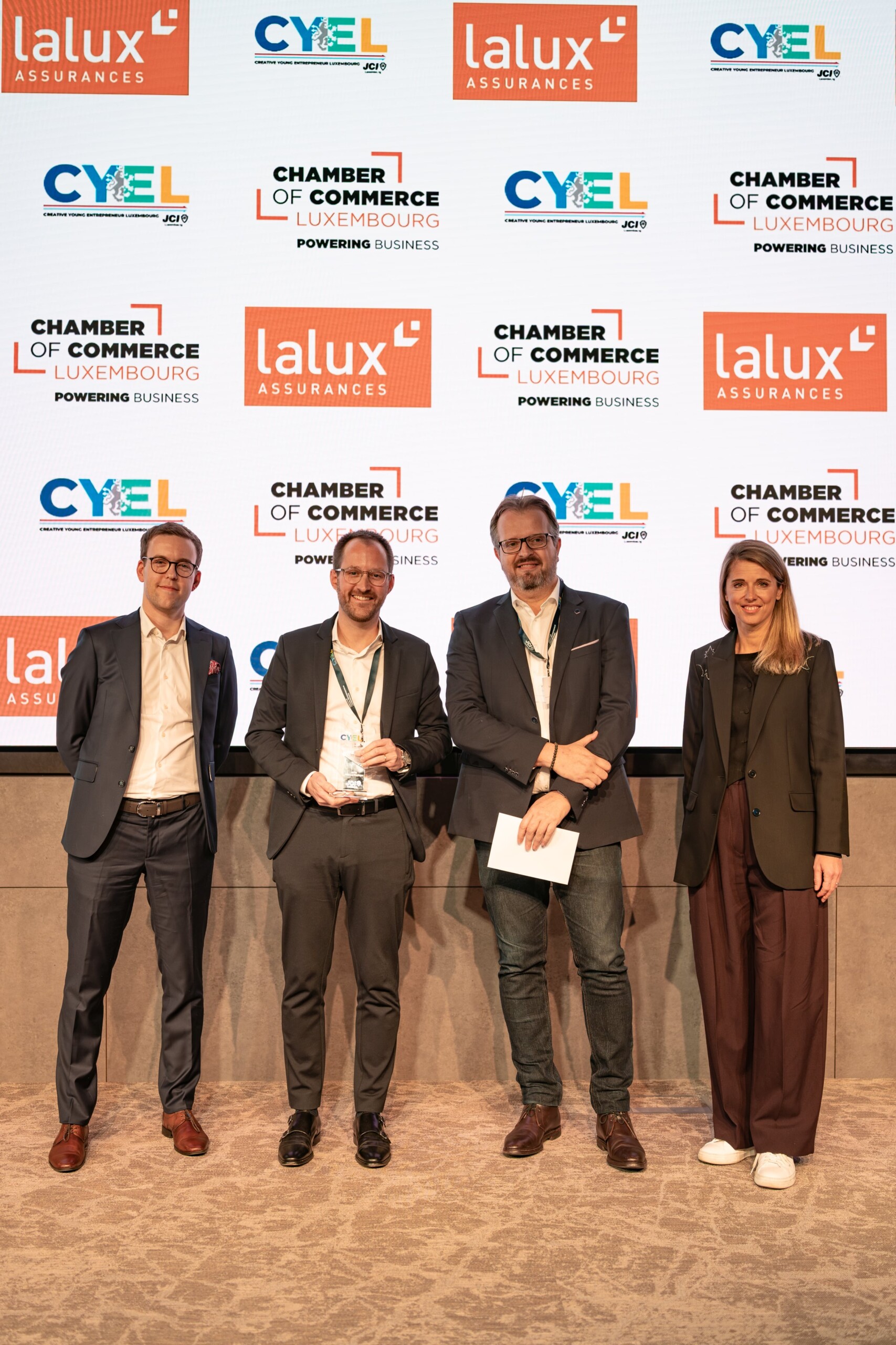 Jean-Luc Rippinger, dirigeant de Scrioo, également hébergé au Luxembourg City Incubator (LCI), reçoit le deuxième prix pour sa plateforme d’analyses de risques ciblées (crédit: Matthieu Priacel / Primatt Photography)