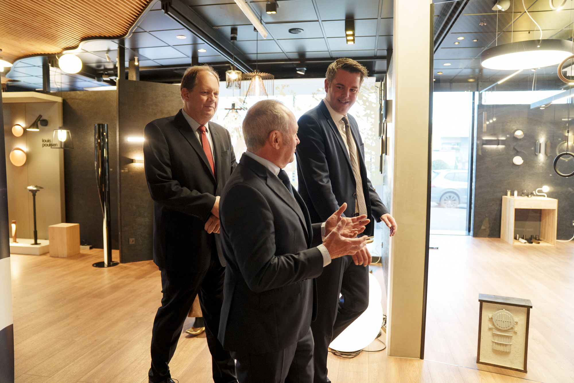 (De g. à dr.) Gilles Scholtus, chargé de direction de la Direction générale PME, simplification administrative, artisanat et commerce, ministère de l'Économie ; Fernand Ernster président de la Chambre de Commerce ; Lex Delles, ministre de l’Économie, des PME, de l’Énergie et du Tourisme (crédit: SIP / Anthony Dehez)