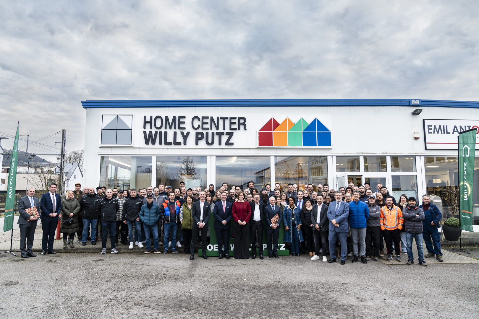Photo de groupe chez Home Center Willy Putz (crédit: SIP / Caroline Martin)