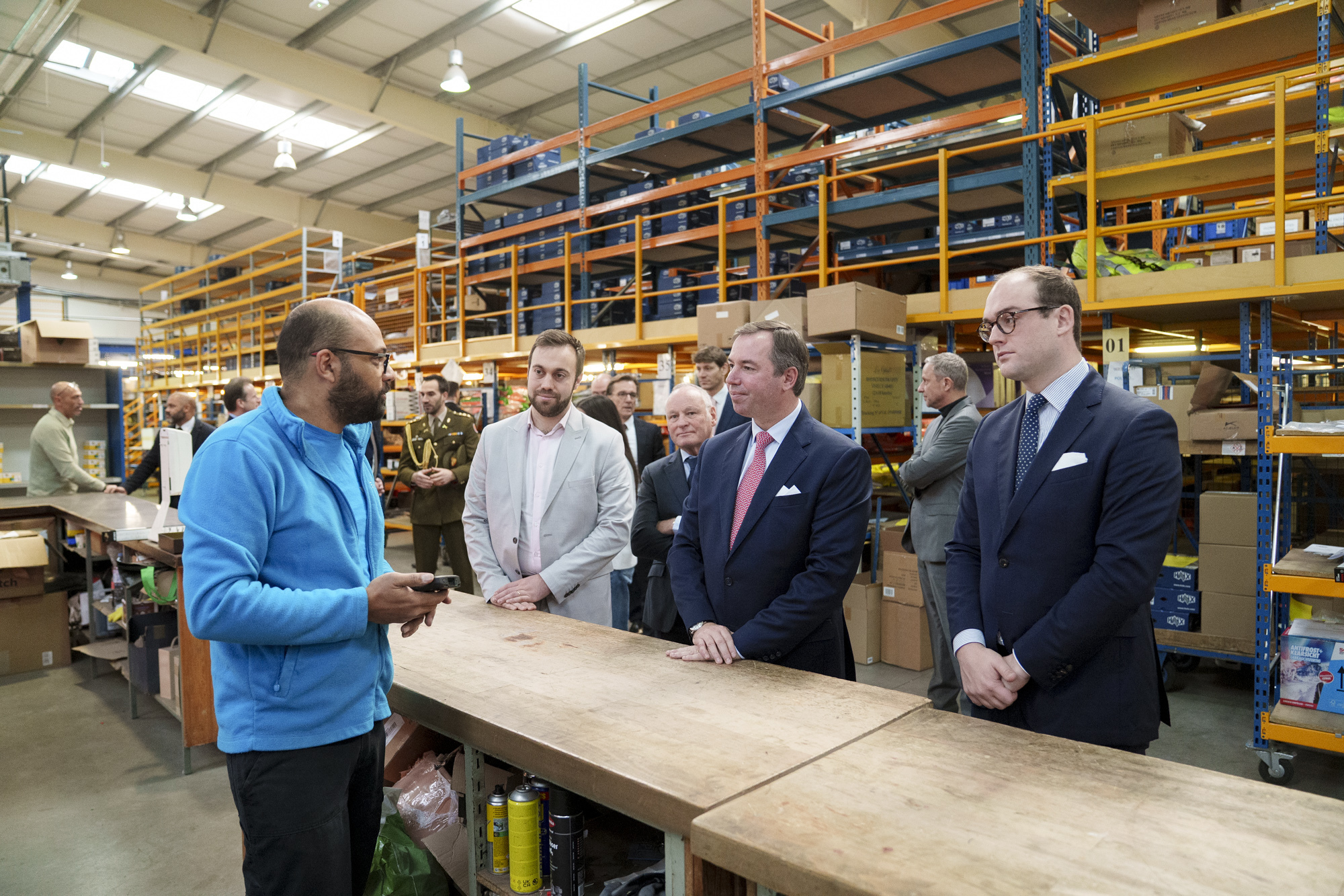 (De g. à dr.) n.c. ; Lou Linster, bourgmestre de la commune de Leudelange ; S.A.R. le Grand-Duc ; Laurent de Volder, directeur général, Reinert (crédit: SIP / Anthony Dehez) 