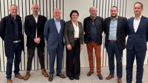 De gauche à droite: M. Patrick Beckius, M. Raphaël Gilson, M. Pit Welter, Mme Catherine Heinrichs, M. Hubert Clasen, M. Steve Gereke, M. Manuel Baldauff. Peintures Robin S.A. – Une transmission sous le signe de la continuité, de la stabilité et d’une vision à long terme