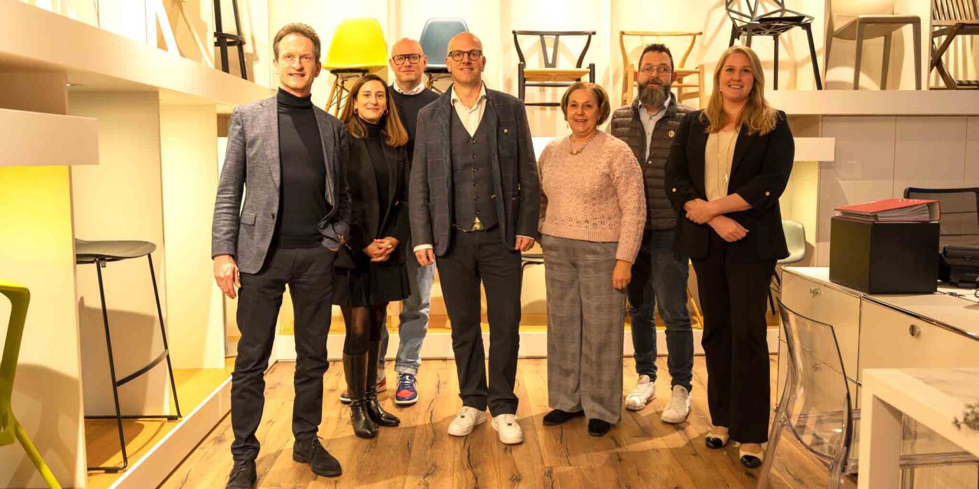 (De g. à dr.) Carlo Thelen, directeur général de la Chambre de Commerce ; Carine Maitzner, Business Development coordinator, Chambre de Commerce ; Nick Goerens, head of Finance, Accounting & Services, Rent Group ; Charles Schroeder, COO, Rent Group ; Corinne Briault, rédactrice en chef Merkur ; Ronny Back, head of Sales, Rent Group et Anne-Marie Loesch, head of Sustainability & Business Development, Chambre de Commerce.