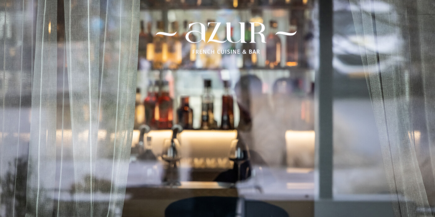 Une vue extérieur du nouveau restaurant français Azur