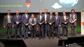 From left to right: Sascha Voigt, Prof. Patrick Augustin, Jochen Wiesbach, Corinne Lamesch, Jean Asselborn, Dr. Alexander Börsch, Harald Thul, Frank Lichtenthäler, Kevin Boran, and Beate Twellmeyer. (Credits: 2026 Willy Speicher / Deloitte Luxembourg) Plusieurs personnes sur scène