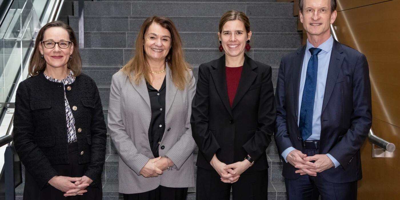 conférence « AI Act en action » Tine A. Larsen, présidente de la Commission nationale pour la protection des données (CNPD); Dr Lucilla Sioli, directrice du Bureau européen pour l'intelligence artificielle (EU AI Office) de la Commission européenne; Elisabeth Margue, ministre déléguée auprès du Premier ministre, chargée des Médias et de la Connectivité; Carlo Thelen, directeur général de la Chambre de Commerce © Blitz pour la Chambre de Commerce