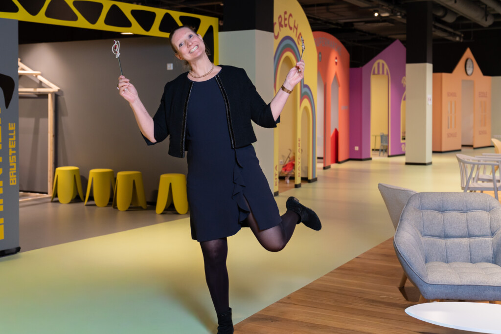 Guileine Chaux dans l'allée centrale de l'espace Spilly