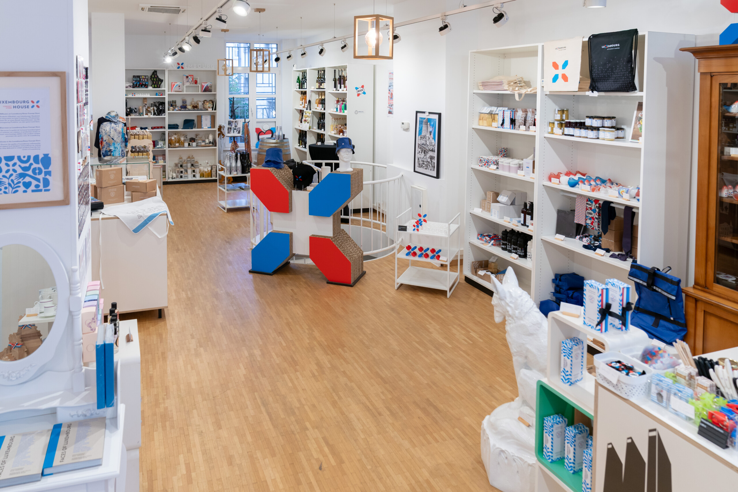 La LuXembourg collection compte une centaine de produits et la gamme s'enrichit régulièrement de nouvelles références. (crédit : Emmanuel Claude / Focalize)