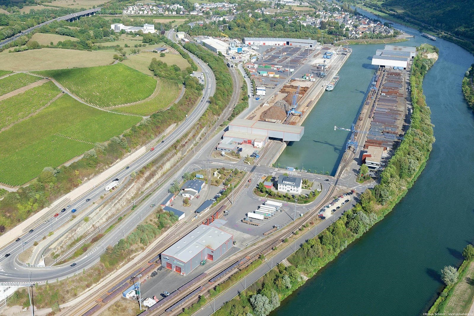 Présent et actif depuis plus de 50 ans sur le port luxembourgeois de Mertert, Luxport Group, au travers de ses différentes entités, peut offrir des solutions logistiques multimodales adaptées aux multiples besoins de ses clients (crédit Luxport Group).