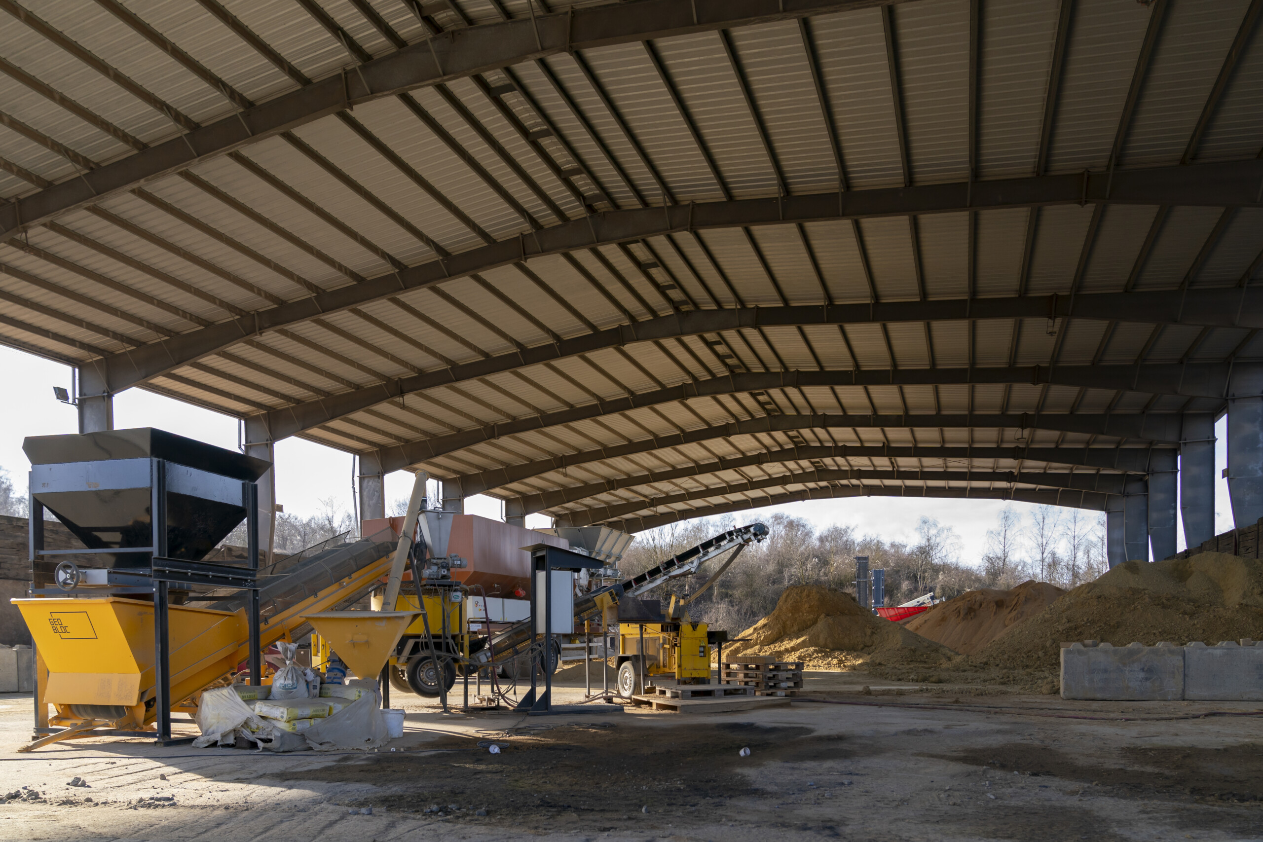 100 % luxembourgeoise, fabriquée avec la terre issue du terrassement des chantiers locaux qui est peu valorisée, Geobloc est une brique totalement éco-circulaire (crédit Emmanuel Claude / Focalize).
