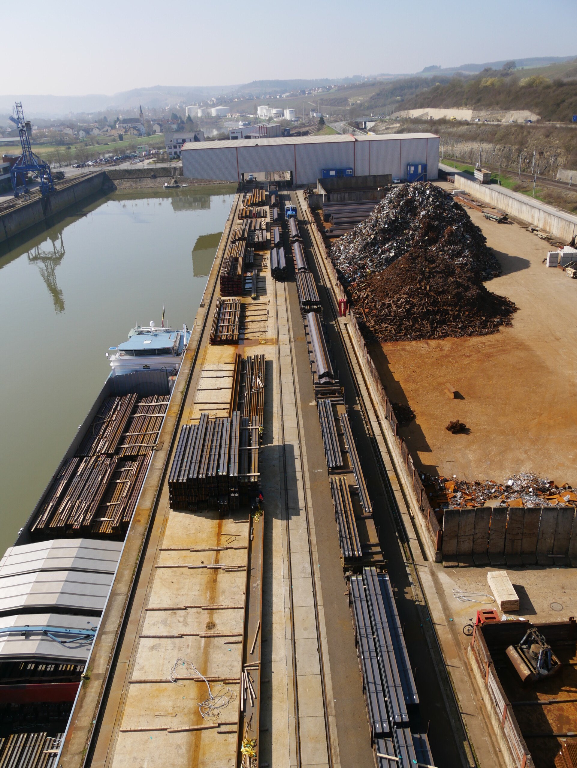 Présent et actif depuis plus de 50 ans sur le port luxembourgeois de Mertert, Luxport Group, au travers de ses différentes entités, peut offrir des solutions logistiques multimodales adaptées aux multiples besoins de ses clients (crédit Luxport Group).