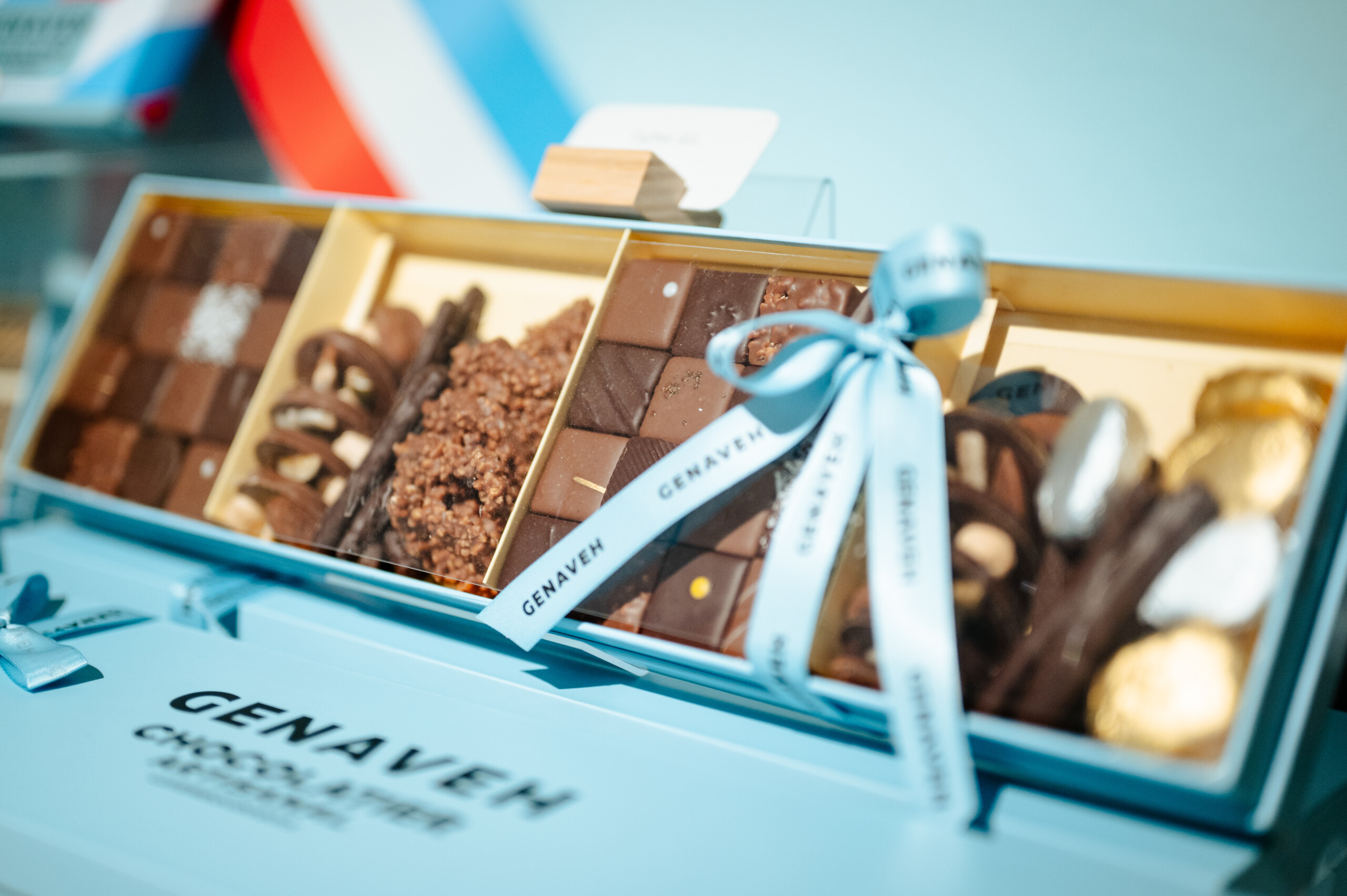 Reprise en 2017 par Alexandra Kahn, la chocolaterie a pris une nouvelle dimension et régale les gourmands avec des créations originales et savoureuses et des recettes inédites à chaque saison (crédit Anouk Flesch).