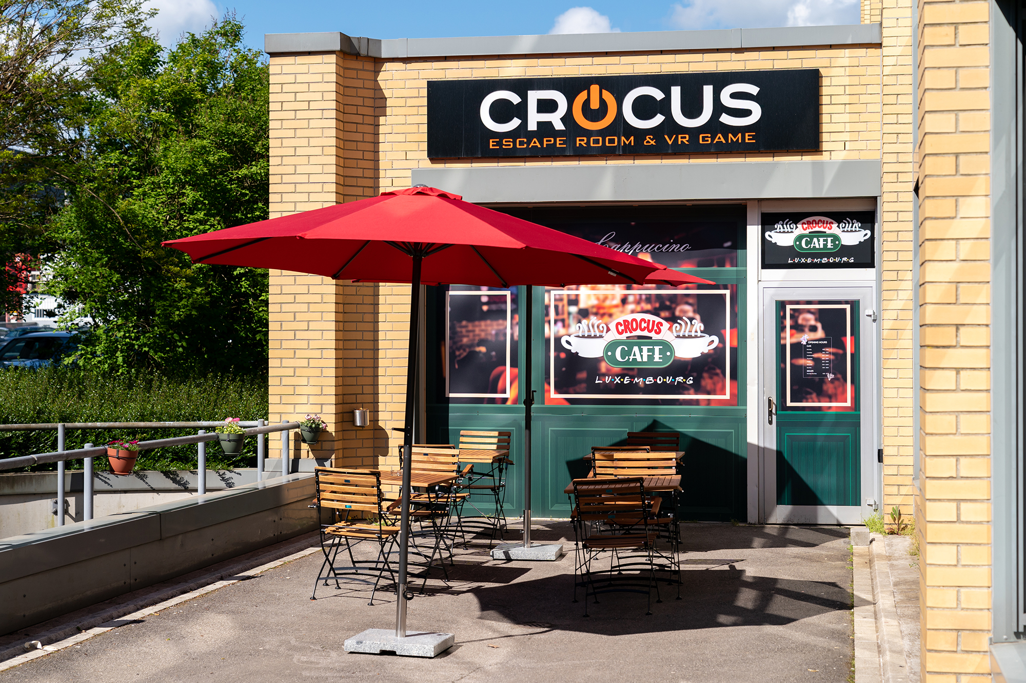  Le nouveau Crocus Café, dispose d’une agréale terrasse et d’un espace intérieur. Il offre une sélection de plats et de boissons, disponibles pour les joueurs mais aussi pour les habitués du quratier (crédit Emmanuel Claude / Focalize).