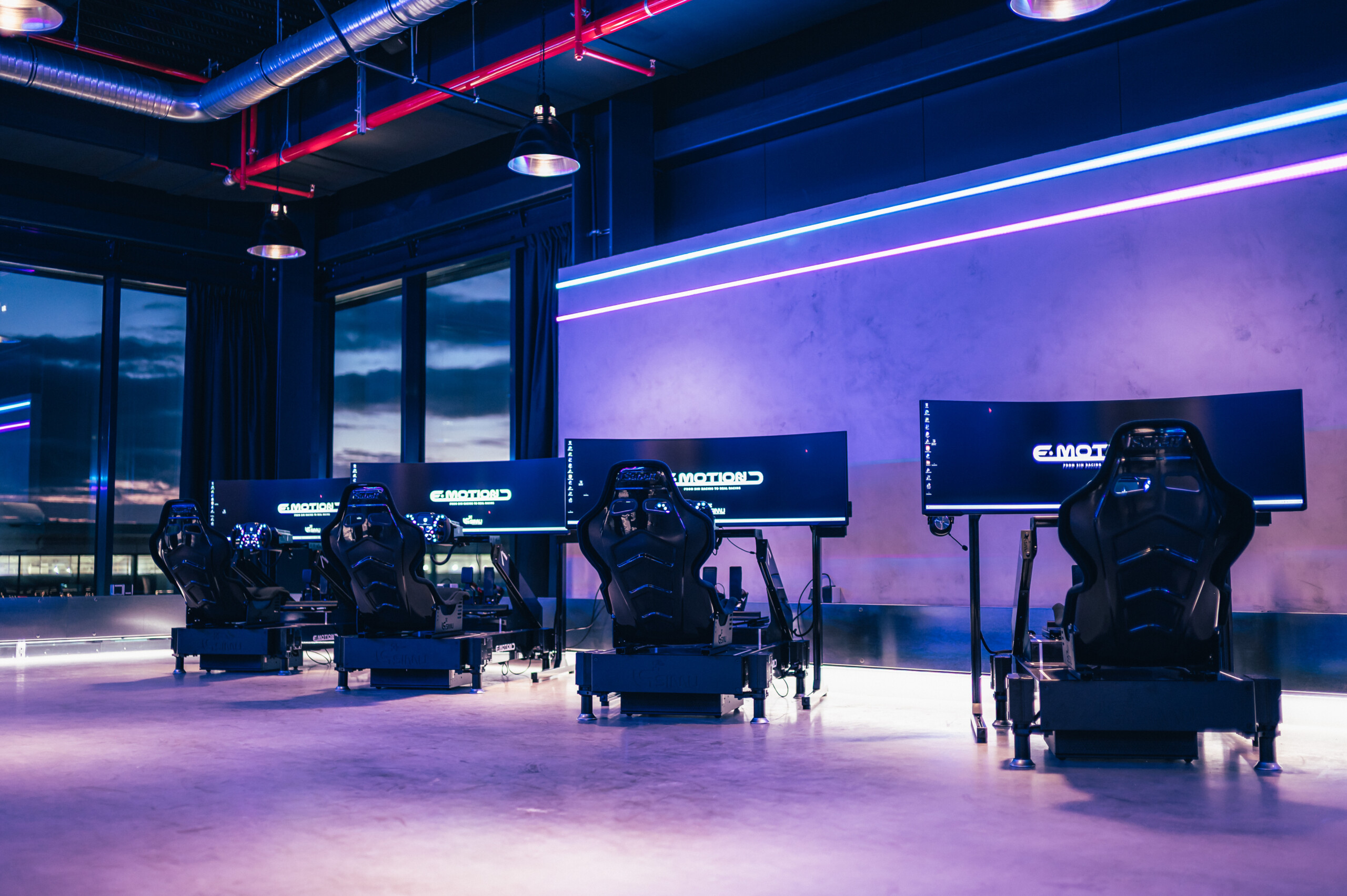 Le centre E-MOTION de Luxembourg compte 15 postes. Les séances peuvent être réservées sur internet. Le centre est ouvert jusqu’à 20 h en semaine et 22h les vendredis et samedis. (crédit : e-motion)