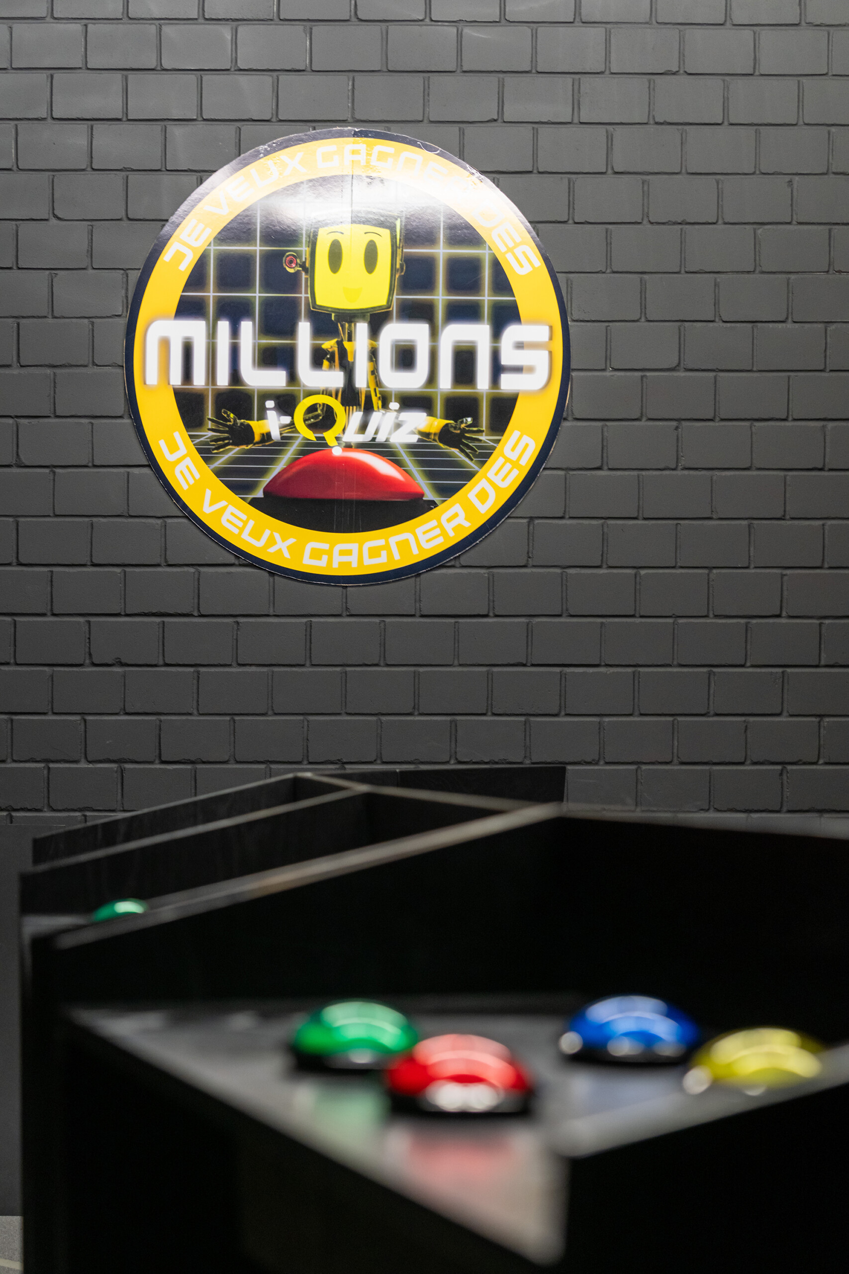  Crocus Quest propose également un Quiz Game qui transporte les participants dans l'atmosphère dynamique d'un plateau de télévision. 4 à 12 joueurs peuvent jouer simultanément, avec une animation interactive et pleine d'humour assurée par Quizy (crédit Emmanuel Claude / Focalize)