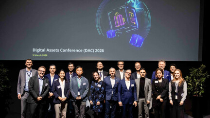 Plusieurs personnes sur une scène