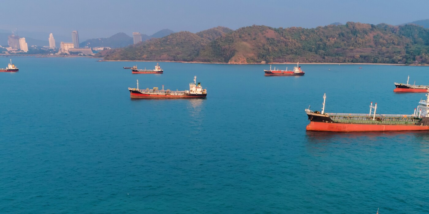 détroit d'Ormuz et navires de transport de marchandises