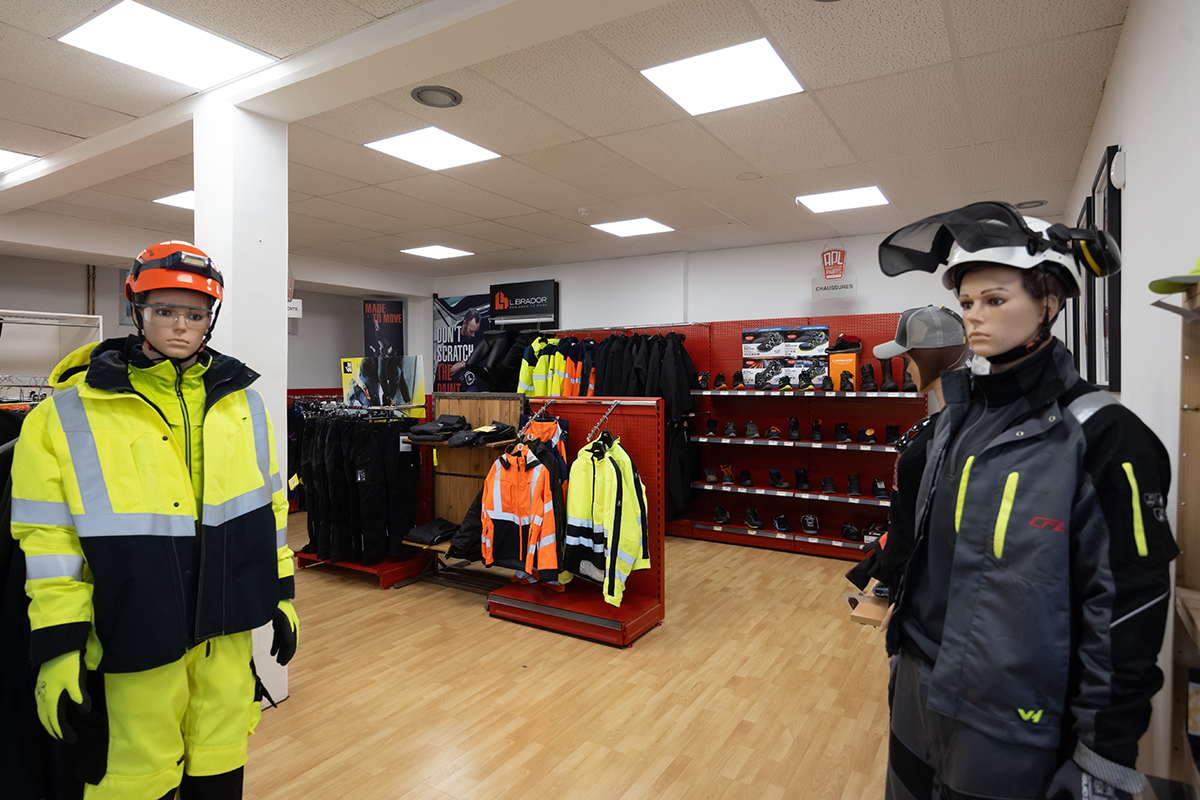 L’entreprise familiale et indépendante compte aujourd’hui près de 100 employés spécialisés dans les pièces détachées et mécaniques automobiles (crédit Laurent Antonelli / Agence Blitz)