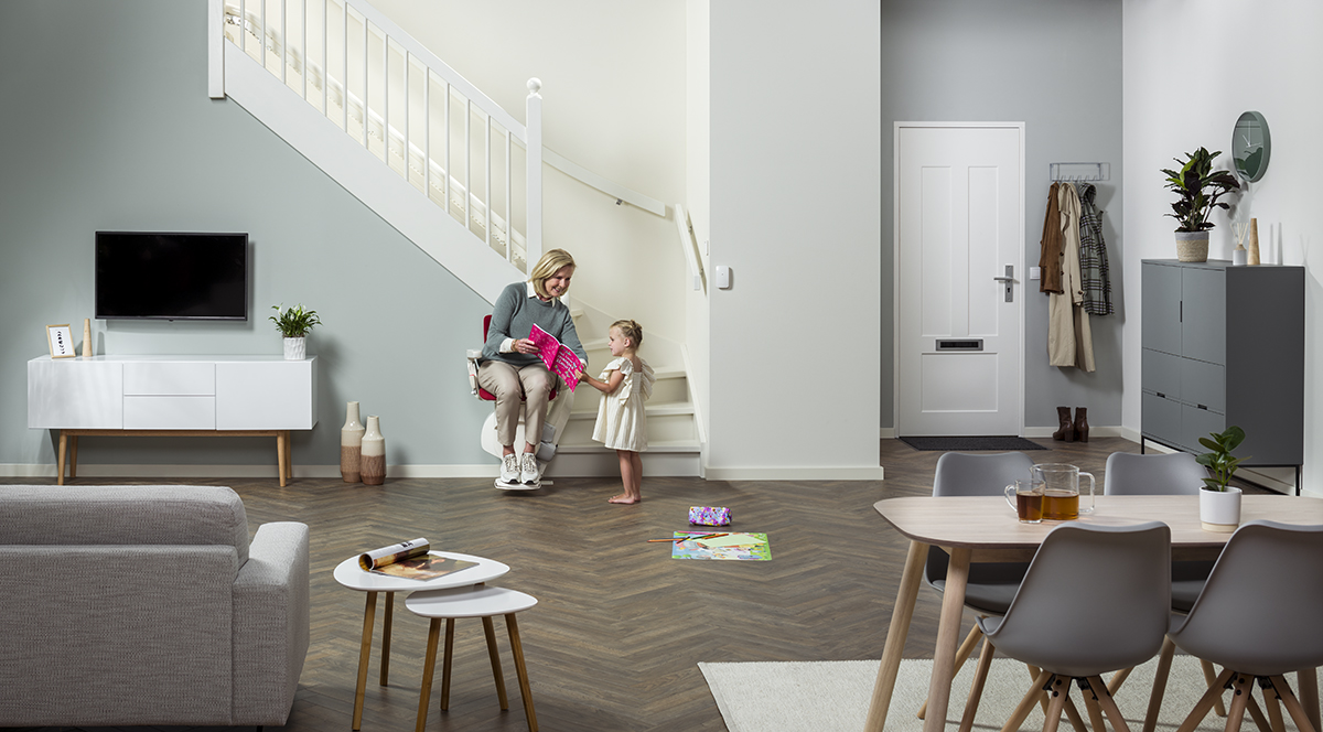 De plus en plus de personnes en perte d’autonomie souhaitent rester dans leur foyer plutôt que d’aller en maison de retraite ou de soins, et MPG fait partie des différentes options disponibles pour améliorer leur mobilité à domicile (crédit Otolift).