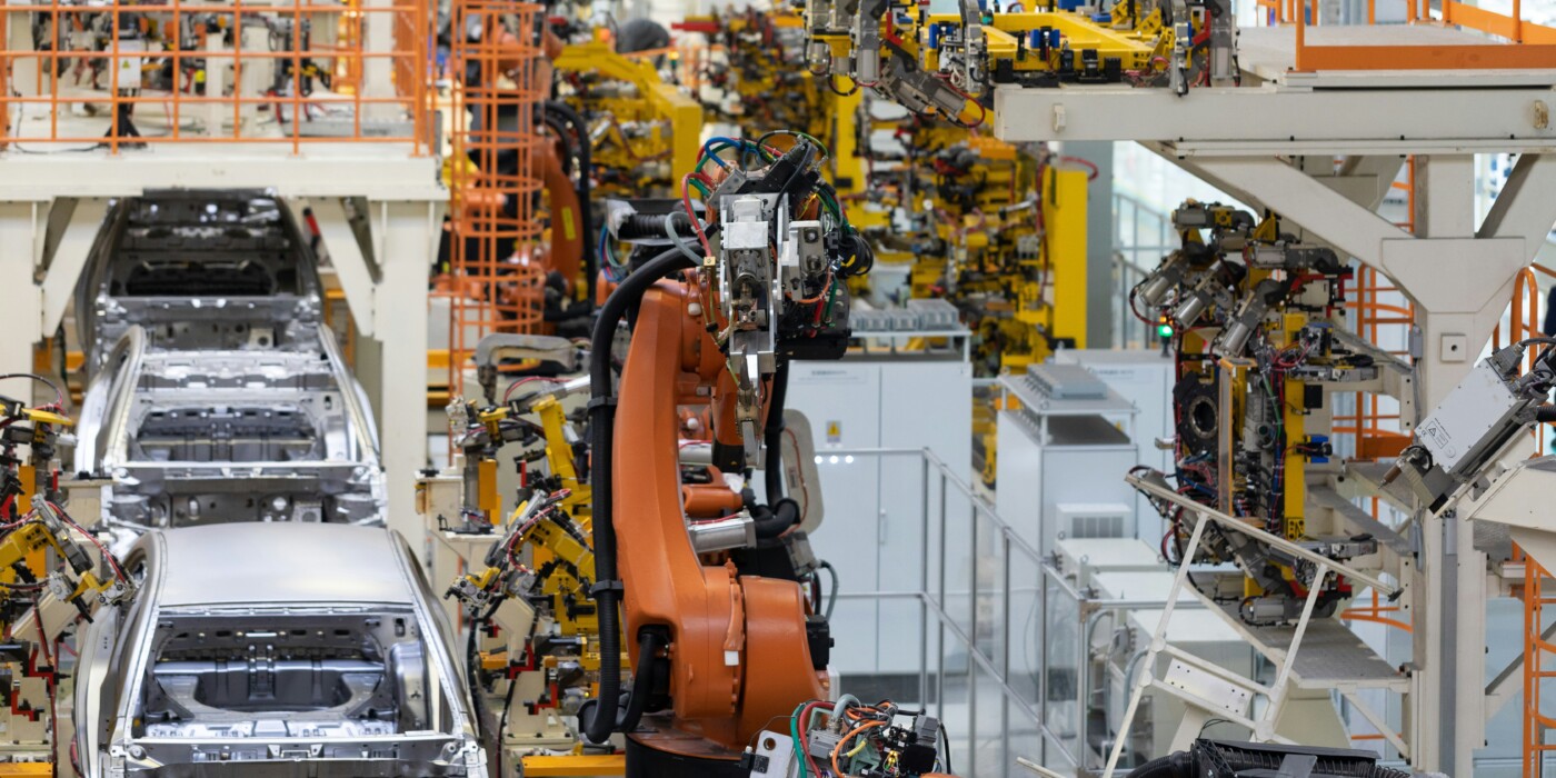 Chaîne de montage dans une usine automobile.