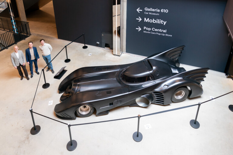 Une Batmobile accueille les visiteurs à l'entrée le Food Hall (crédit: Emmanuel Claude / Focalize)