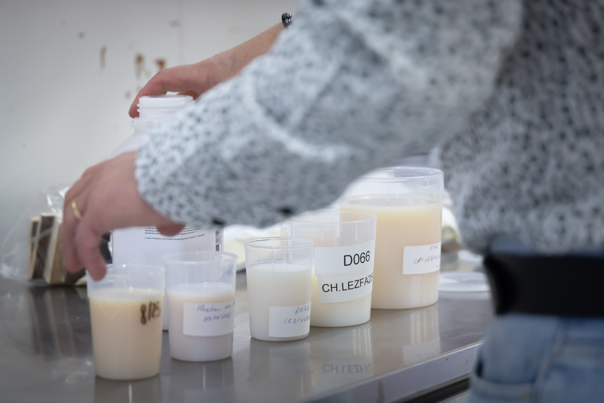 Peintures Robin élabore ses propres produits dans son site de production (crédit : Laurent Antonelli/agence Blitz).