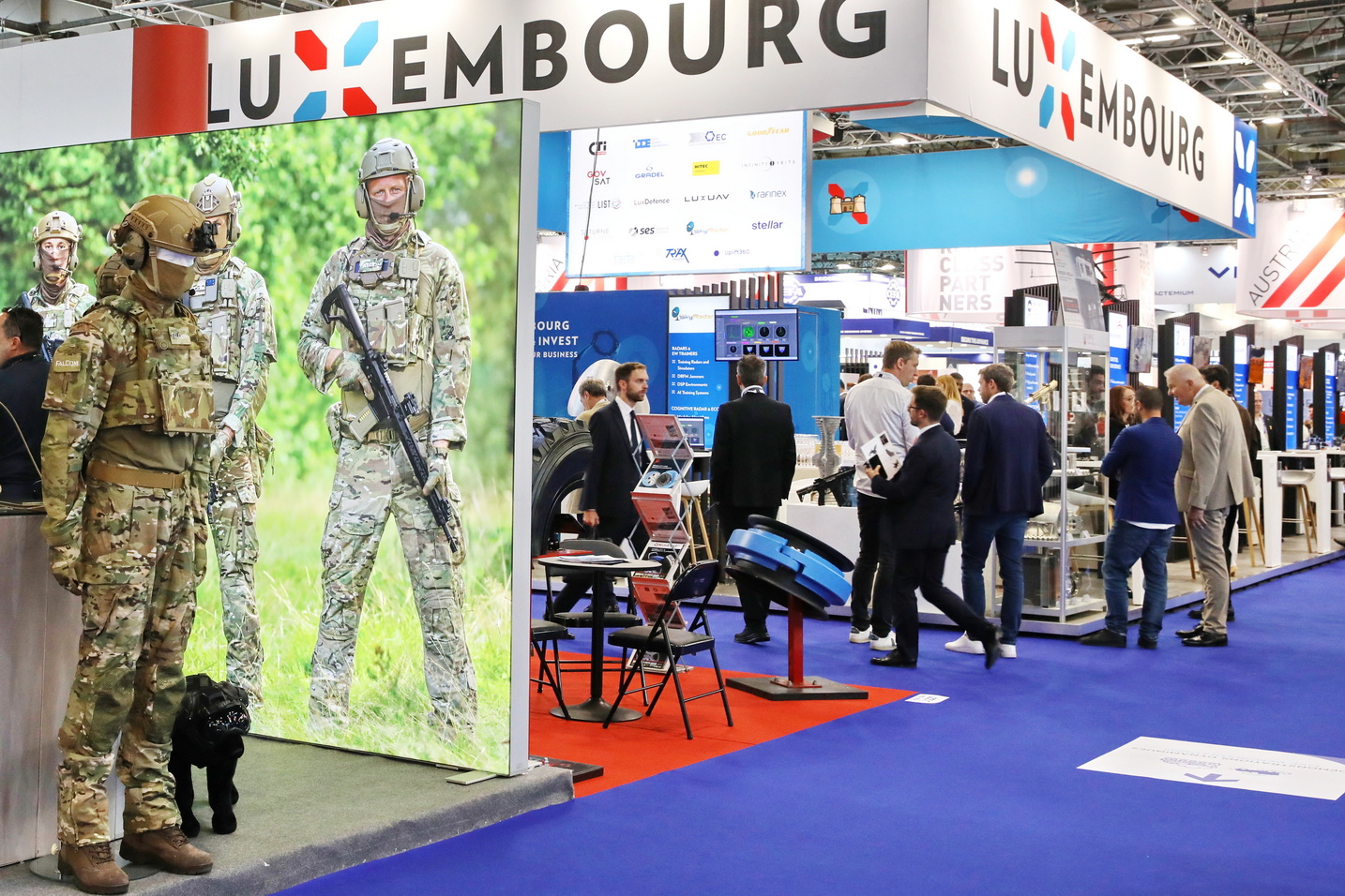 La délégation luxembourgeoise, plus étoffée que lors de la précédente édition, symbolise les efforts du pays en matière de défense (crédit :  Maëlenn Evain de Coatpont).