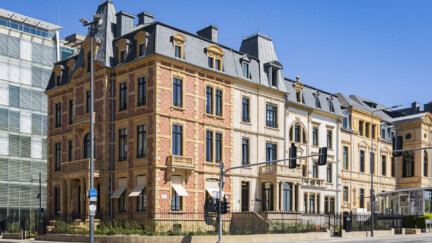 Le nouveau siège de BGL BNP Paribas Banque Privée occupe désormais la maison Servais et les deux maisons adjacentes qui forment un ensemble rebaptisé Royal Roosevelt House, d'une surface totale de 3.200 m2 . (crédit : BGL BNP Paribas) Façades de la maison Servais et des deux maisons mitoyennes