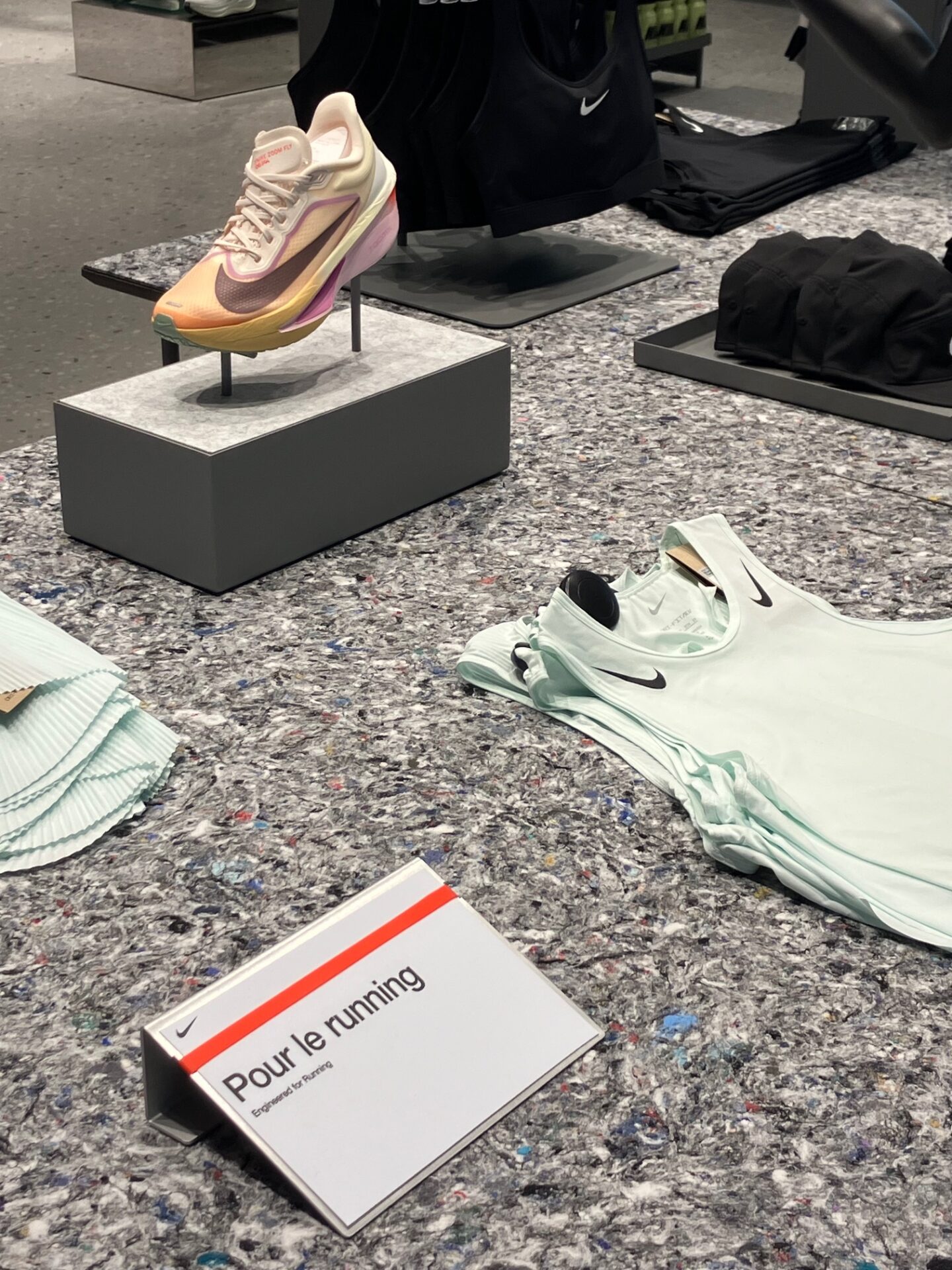 La boutique propose des vêtements et chaussures Nike pour femmes, enfants et hommes ainsi qu’une sélection de la marque Jordan. (crédit : Catherine Moisy)