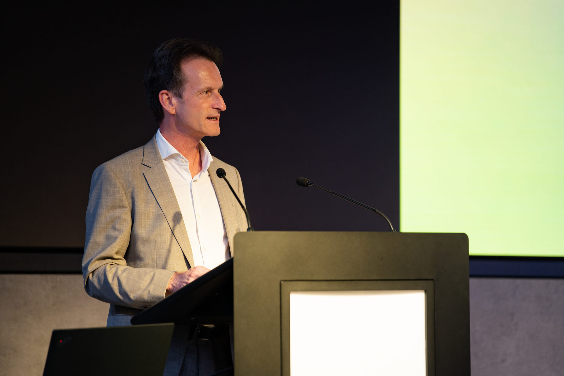« La formation professionnelle continue est stratégique pour la compétitivité des entreprises, l’employabilité des collaborateurs et la résilience de notre économie. »
Carlo Thelen, directeur général, Chambre de Commerce (crédit : Matthieu Freund-Priacel / Primatt Photography)