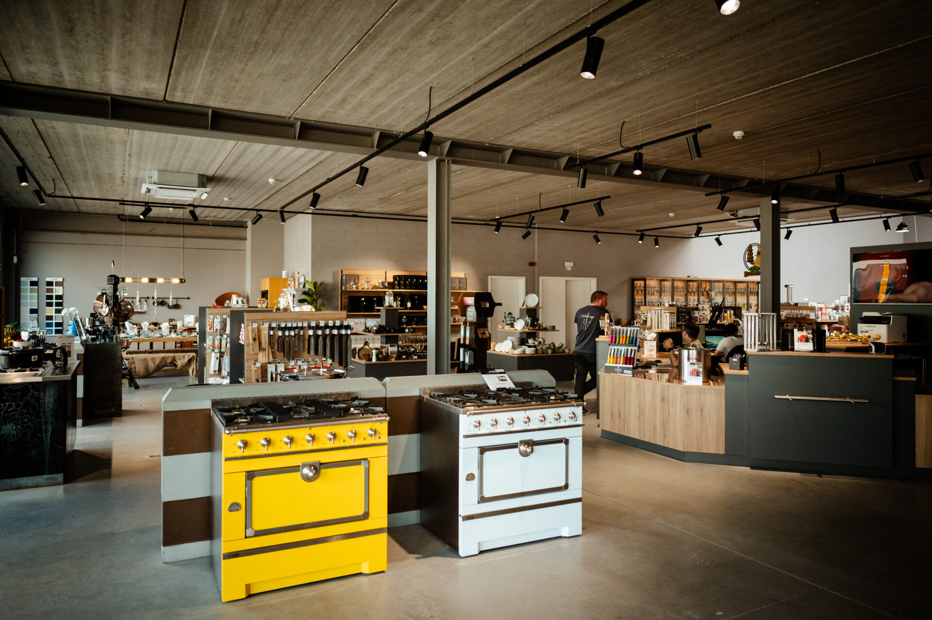 Maison Josy Juckem est spécialisée dans l’installation de cuisines professionnelles pour les secteurs de la restauration, les commerces
de bouche et les laboratoires alimentaires et la fourniture de matériel professionnel. L’entreprise s’est également lancée en 1956
dans la torréfaction de café artisanal (crédit: Anouk Flesch)