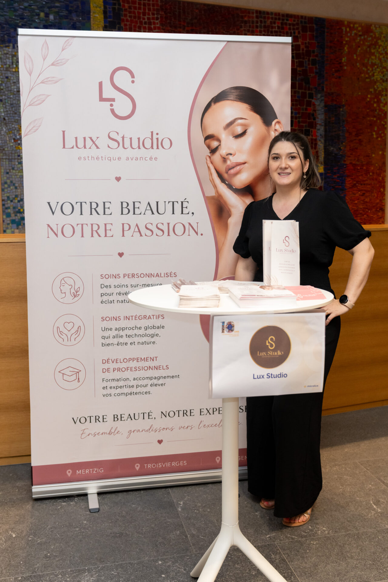 De nombreux entrepreneurs soutenus par microlux étaient présents à la soirée. D'autres étaient représentés sur les panneaux d'une belle galerie photos. 