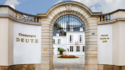 Bernard-Massard et Europe Vins reprennent la distribution du Champagne Deutz au Luxembourg Entrée d'un château