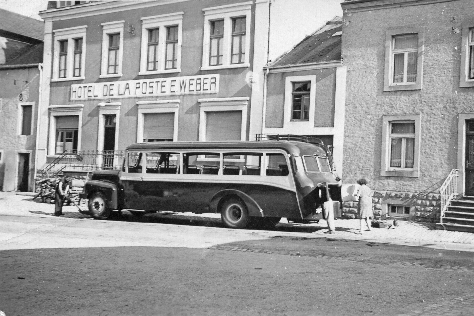 Au cœur du village de Canach, l’Hôtel de la Poste Emile Weber, premier « siège » de l’entreprise, est aujourd’hui une agence du groupe qui, lui, s'est installé sur 7 hectares à la sortie du village (crédit: Emile Weber)
