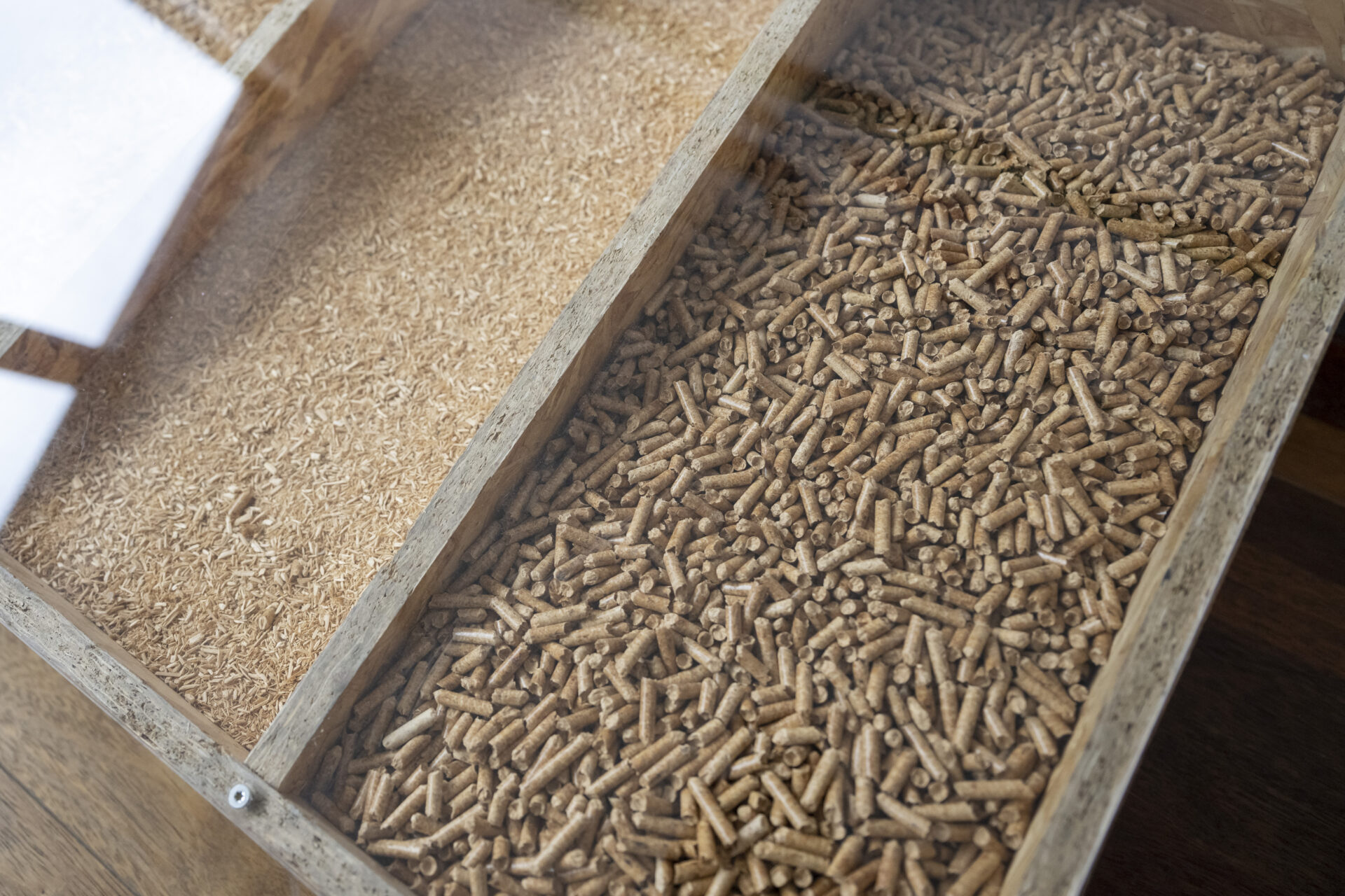 Le site de Kiowatt est spécialisé dans la
trigénération biomasse de grande capacité (production d’électricité, de chaleur et de froid), permettant en plus la production des premiers
pellets de bois luxembourgeois (crédit: Jean-Christophe Verhaegen)