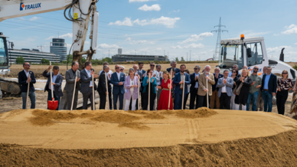 Premier coup de pelle – Construction du futur centre de remisage et de  maintenance du tramway à la Cloche d’Or